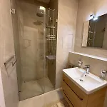 Moderny 1-izbovy S Terasou, Ranajkami A Parkovanim Apartament Bratysława