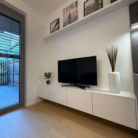 Apartment Moderny 1-izbovy S Terasou, Ranajkami A Parkovanim *