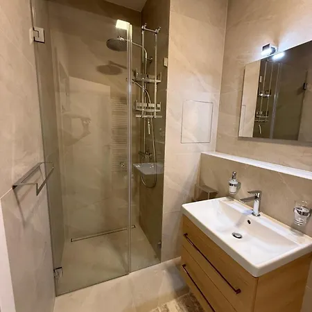 Moderny 1-izbovy S Terasou, Ranajkami A Parkovanim Apartment Pressburg