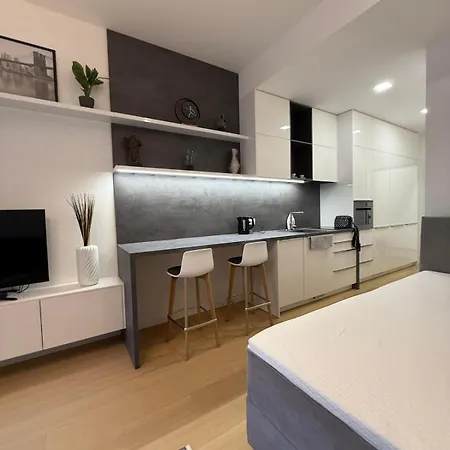 Moderny 1-izbovy S Terasou, Ranajkami A Parkovanim * Pressburg