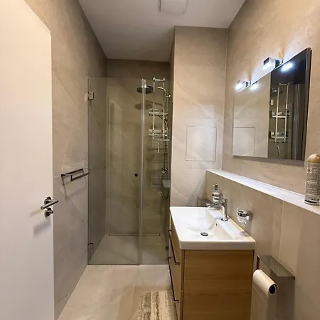 Moderny 1-izbovy S Terasou, Ranajkami A Parkovanim * Pressburg