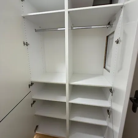 Moderny 1-izbovy S Terasou, Ranajkami A Parkovanim Apartman