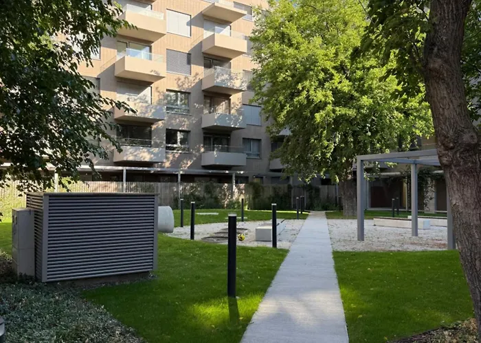 Moderny 1-izbovy S Terasou, Ranajkami A Parkovanim *