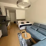 Moderny 1-izbovy S Terasou, Ranajkami A Parkovanim *