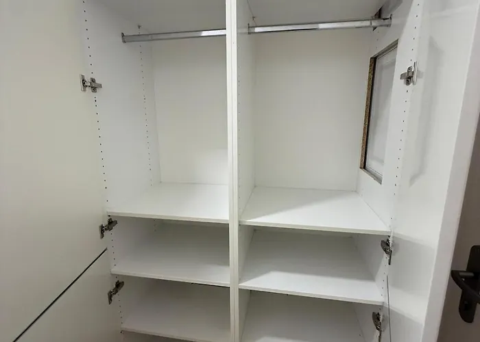 Moderny 1-izbovy S Terasou, Ranajkami A Parkovanim Apartament