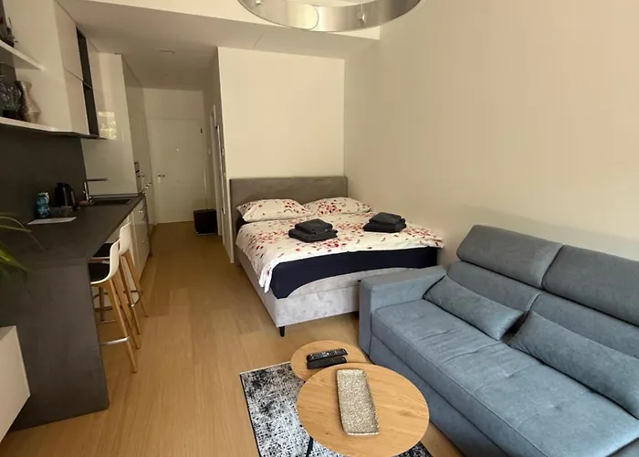 Moderny 1-izbovy S Terasou, Ranajkami A Parkovanim *